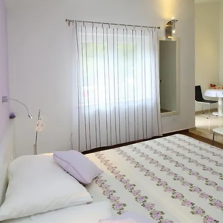 Guest house With A Swimming Pool 16311 Primosten