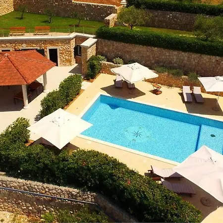 With A Swimming Pool 16311 Guest house 3*